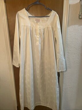 Cabernet Cream Long Sleeve Chemise Nightgown. L. Like new